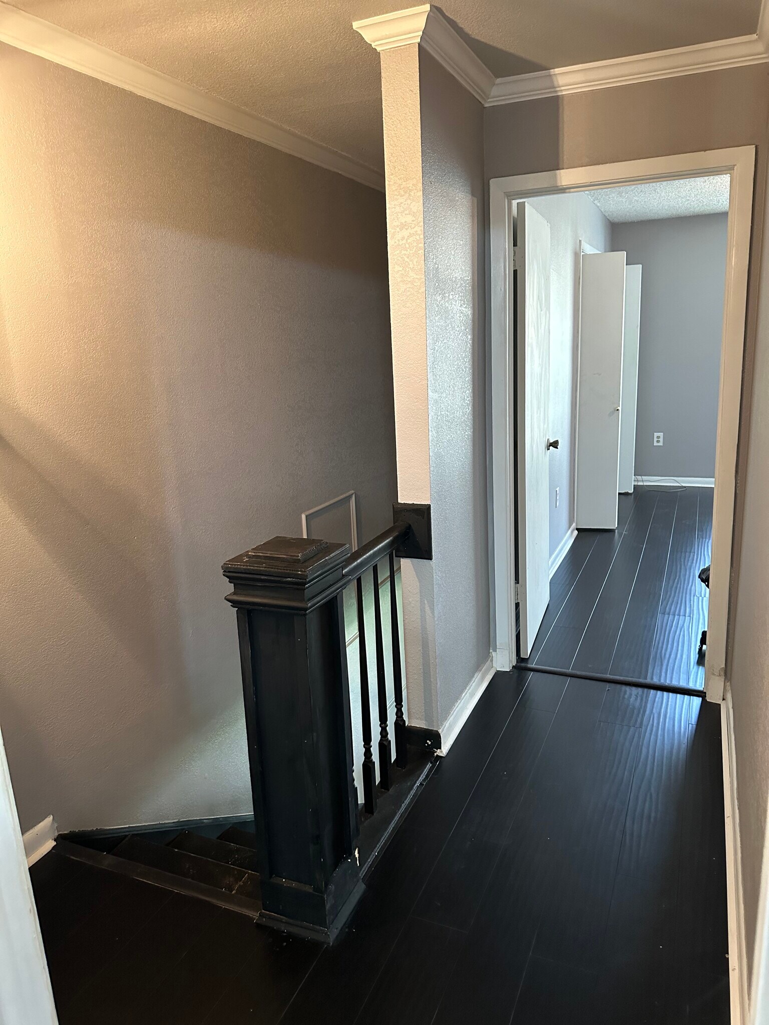 Stairway Landing Area - 540 S Flannery Rd