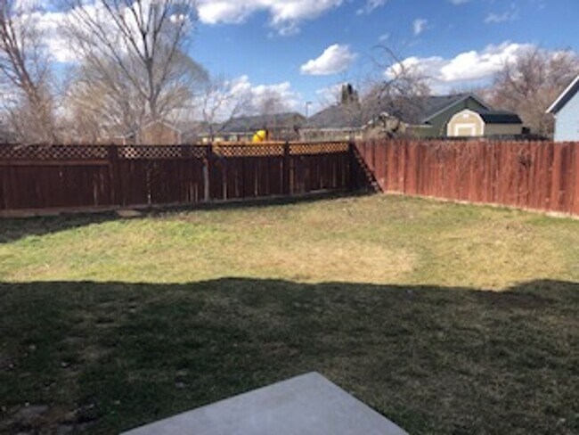 Building Photo - Charming Meridian home with 3 bed 2.5 bath and an office. Located in the Trailway Park Subdivisio...