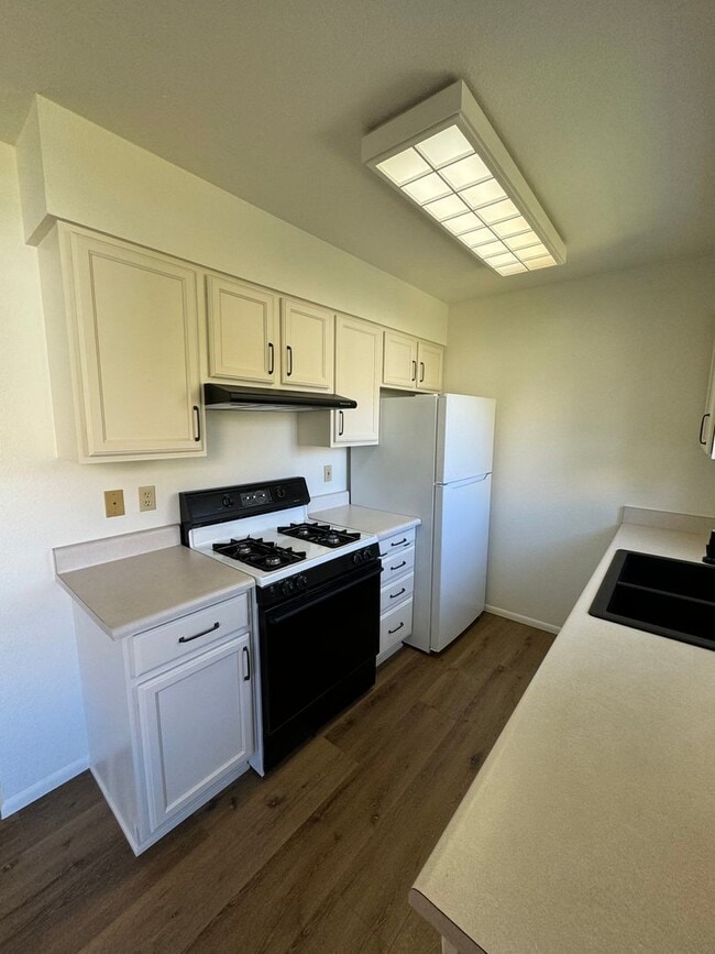 Building Photo - Newly Renovated Farmhouse style unit with ...