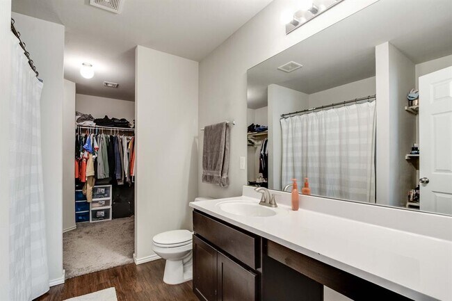 Building Photo - 2217 Stella Rd