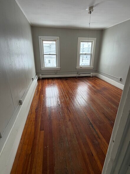 Building Photo - 12 Cottage Green