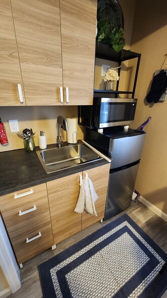 Building Photo - 371 Cardinal Ave