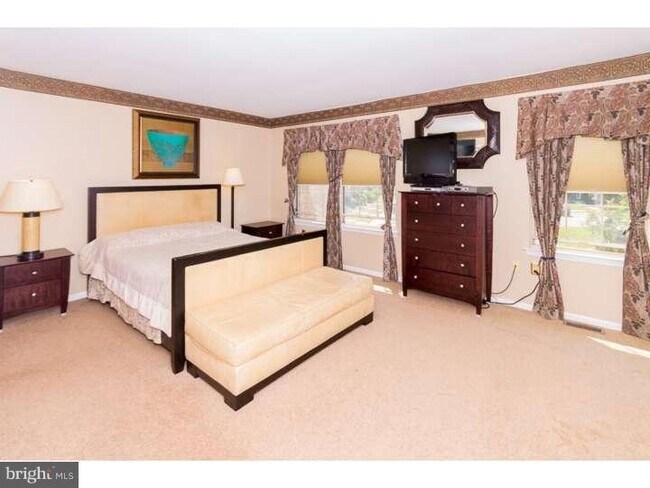 Building Photo - 137 Discovery Ct