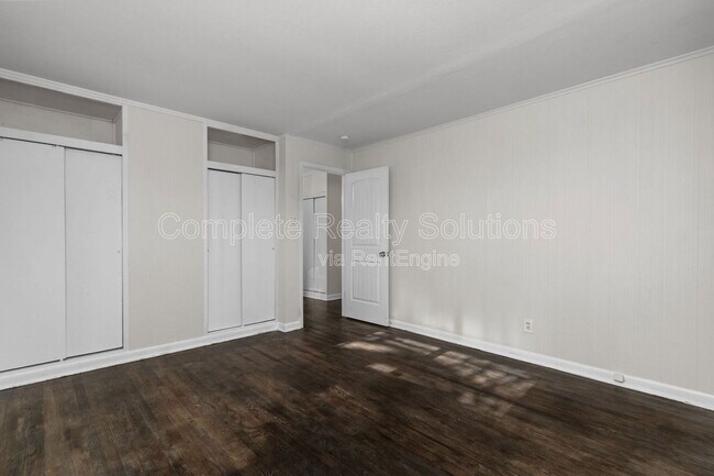 Building Photo - 9834 Portage Dr