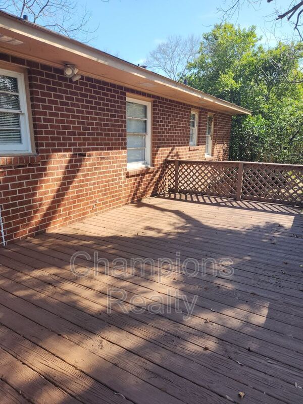 Building Photo - 5415 Eugenia Ave