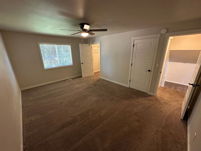 Building Photo - Charming 3 bedroom home in desirable Puyallup