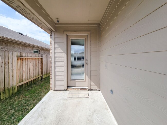 Building Photo - Welcome to your next home in the heart of Downtown Cleveland, Texas! This inviting 3-bedroom, 2-b...