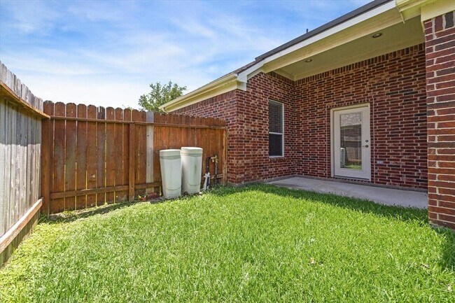 Building Photo - 25910 Celtic Terrace Dr