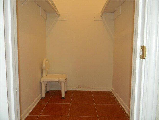 Building Photo - 8100 Leonora St