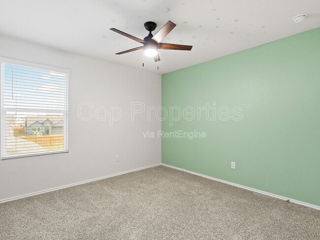 Building Photo - 374 Wayne Way