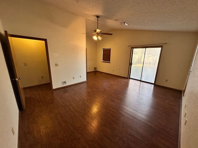 Building Photo - 4bed/3bath Home Available for Rent in Central Norman!!