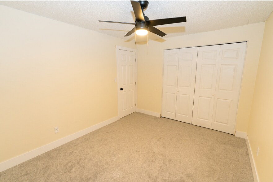 Building Photo - 7061 Utica St