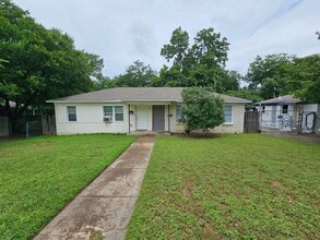 Building Photo - Available now ready for immediate move in