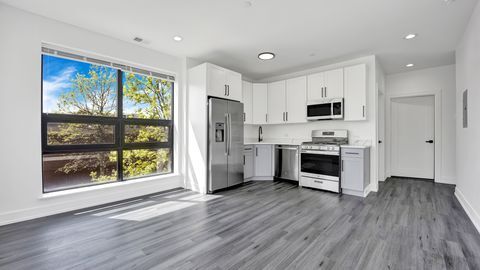 Building Photo - 4350 W Lawrence Ave