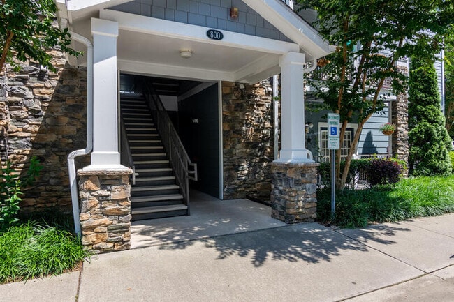 Building Photo - 800 Vista Lake Dr