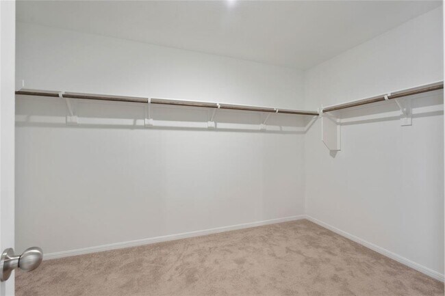 Building Photo - 229 Seven Pnes Dr