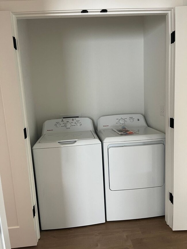 Building Photo - Brand New Build on Old Alturas - ALL Electric with City of Redding Solar!