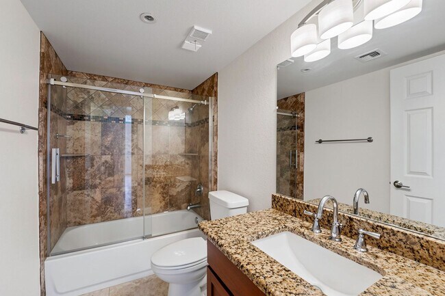 Building Photo - Welcome to this fabulous 2-bedroom, 2-bathroom condo in the heart of South Scottsdale!