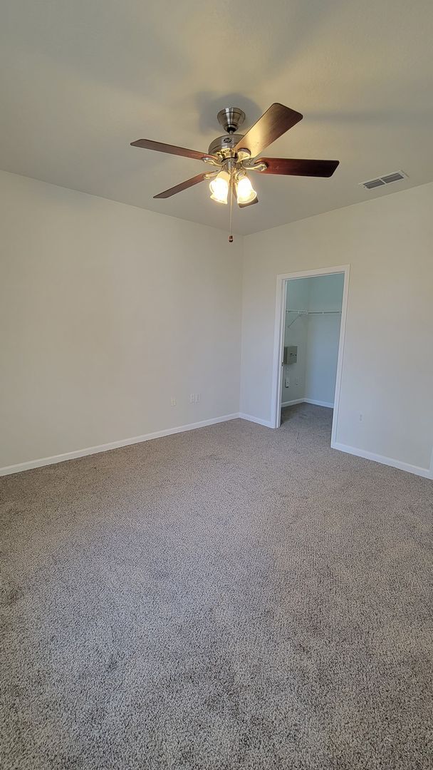 Building Photo - The Villas Condominiums  2/2 AVAILALBE NOW!