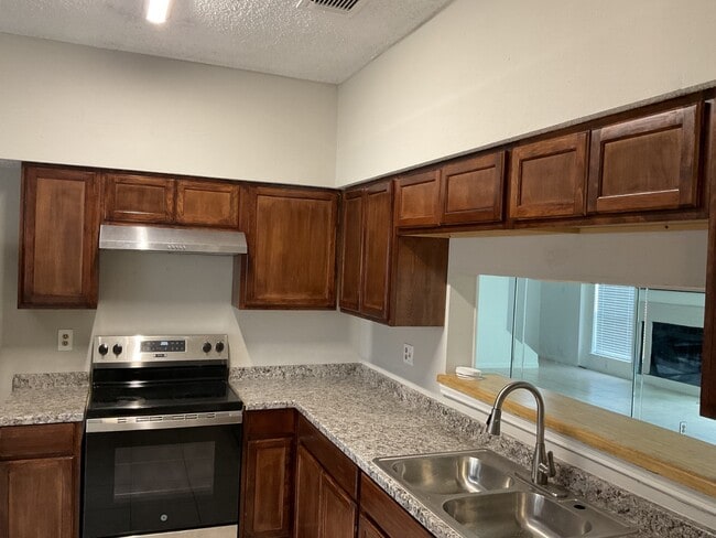 Building Photo - 12400 Brookglade Cir