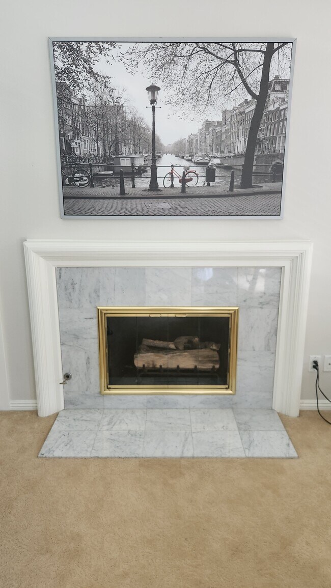 Building Photo - 421 Burlington Ct