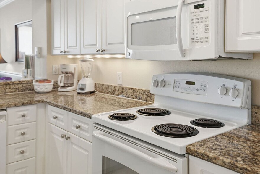 Building Photo - 14825C2 Front Beach Rd