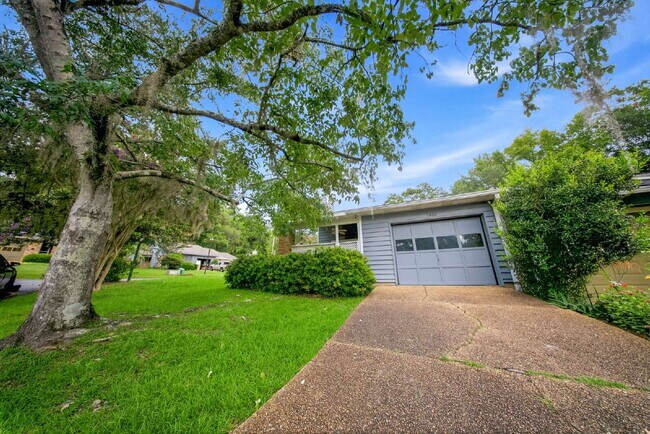 Building Photo - 1402 Sturbridge Pl