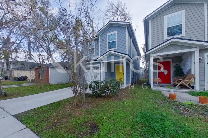 Building Photo - 1349 Mull St