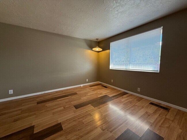 Building Photo - Forest Apartments