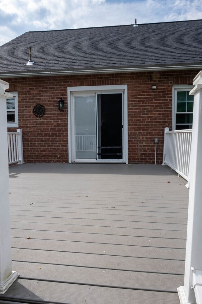 Building Photo - Beautiful Four Bedroom Home