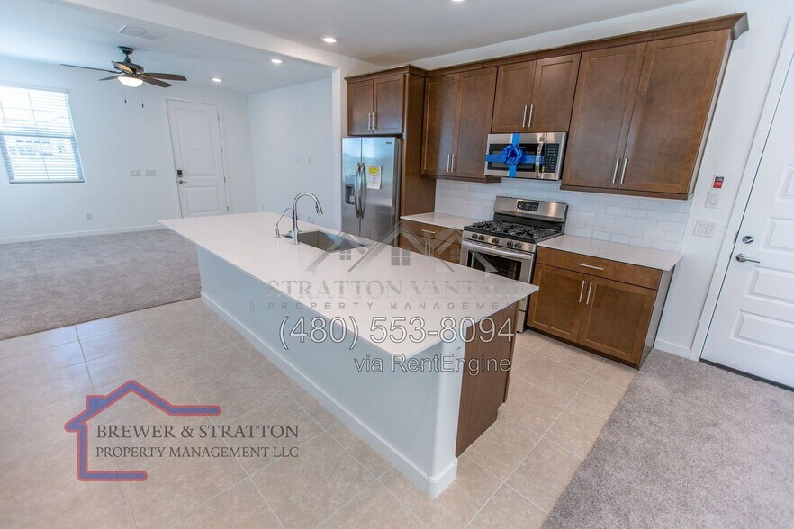 Building Photo - 1097 E Chapman Dr