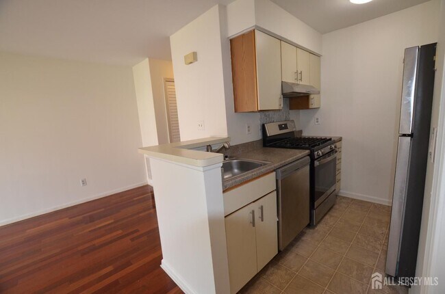 Building Photo - 14 Lear Ct