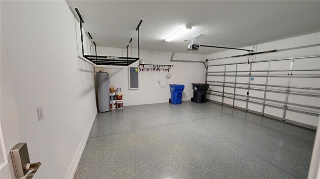 Building Photo - 17034 Yellow Pine St