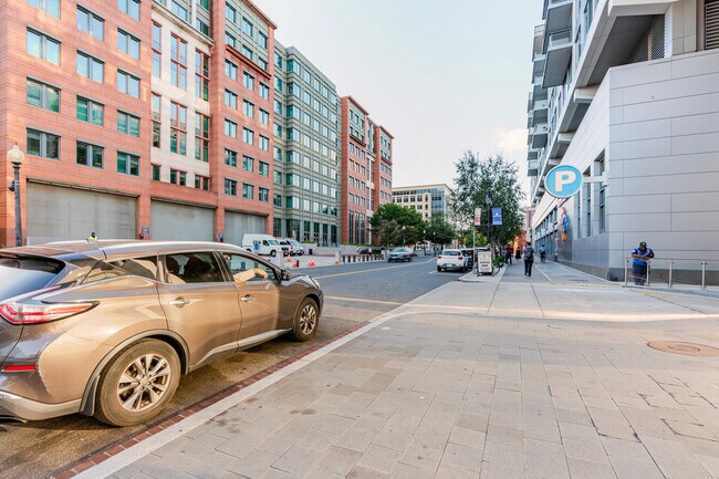 Building Photo - 1212 4th St SE