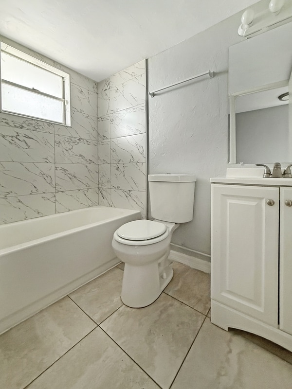 Building Photo - 2505 Hanson St