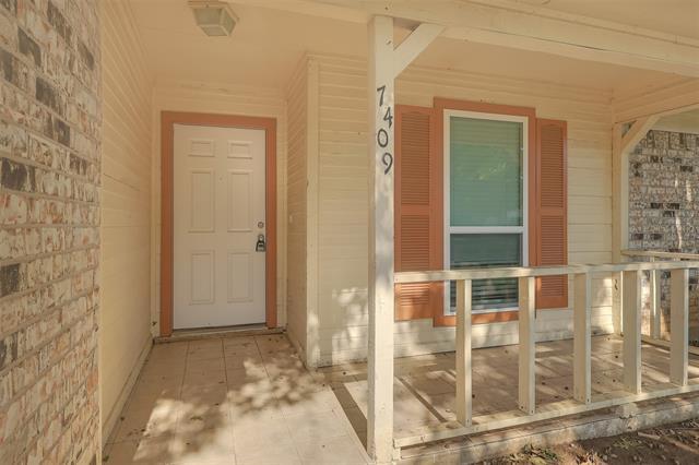 Building Photo - 7409 Meadow Creek Dr