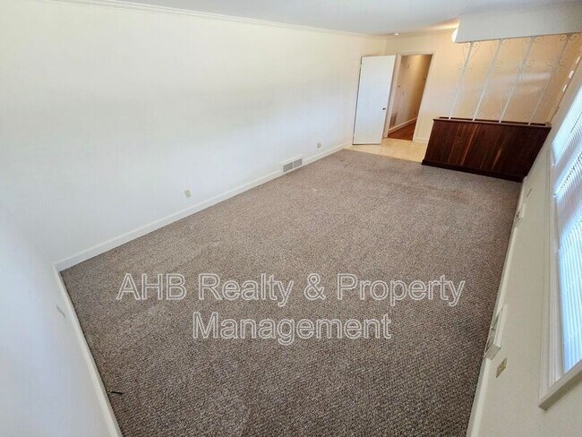 Building Photo - 3261 Alamance Rd