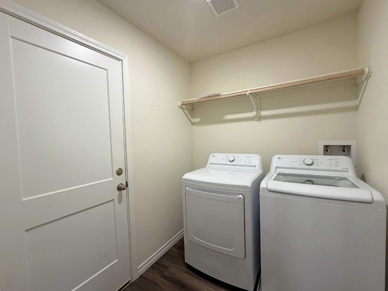 Building Photo - 7026 Phoenix Dr