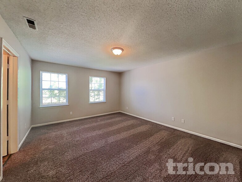 Building Photo - 2117 Westmere Dr