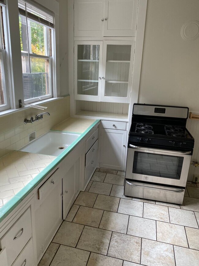 Building Photo - 752 55th St