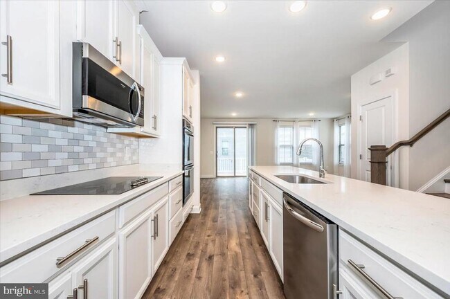 Building Photo - 45366 Daveno Square