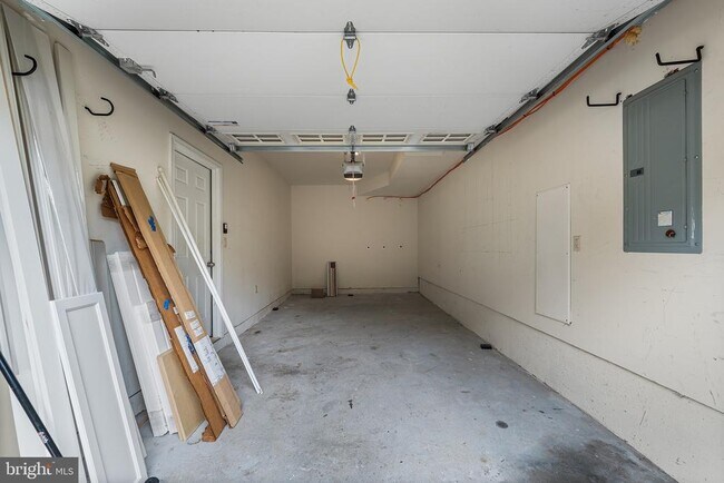Building Photo - 7845 Nixon St
