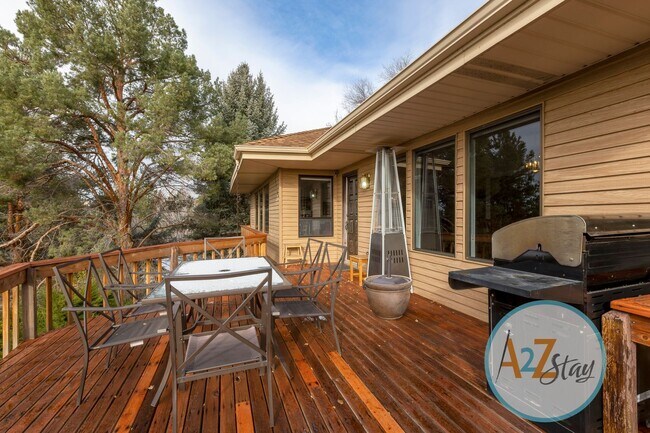 Building Photo - Executive Rental in North End Foothills