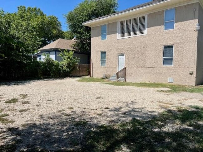 Building Photo - 2208 Sanger Ave