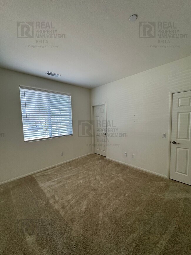 Building Photo - Single-Story Comfort & Style in Prime Heme...