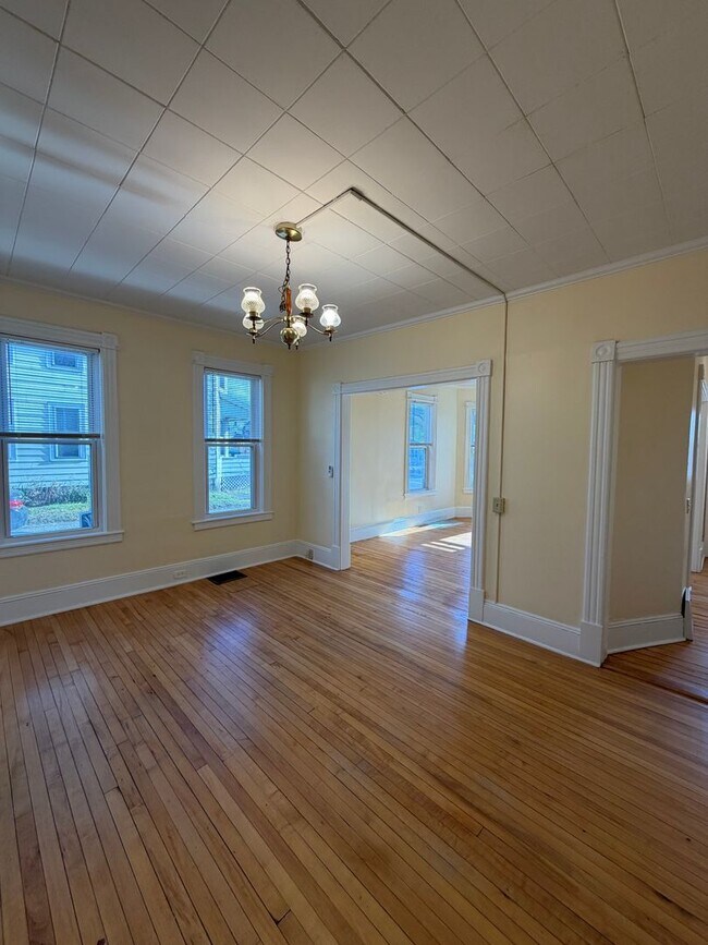 Building Photo - 27-29 Dalton Ave