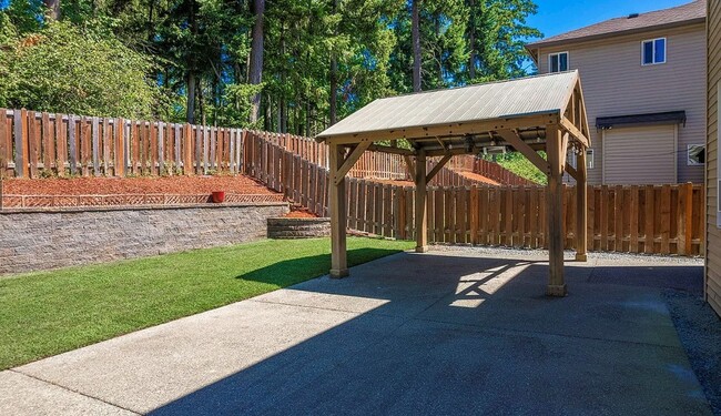 Building Photo - Lakeland Hills Home in Dieringer School Di...