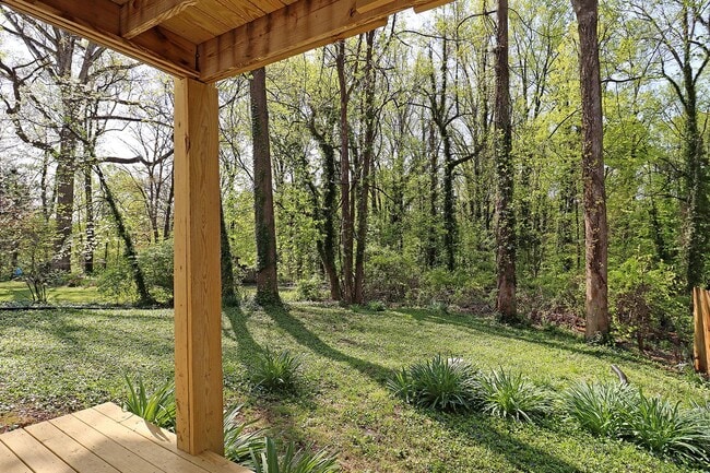 Building Photo - Student-Friendly Fry's Spring Duplex