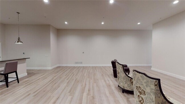 Building Photo - 155 W Main St