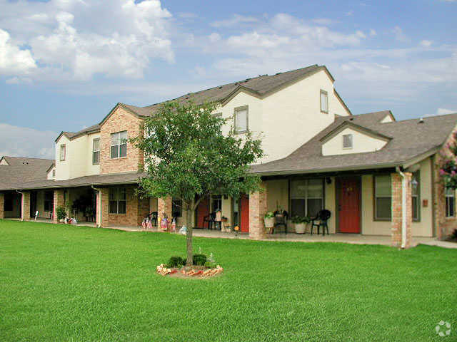 Yard - Courtyards at Kirnwood Apartment Homes